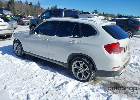 2015 BMW X1 xDrive28I z USA, uszkodzony, nr VIN WBAVL1C56FVY34938